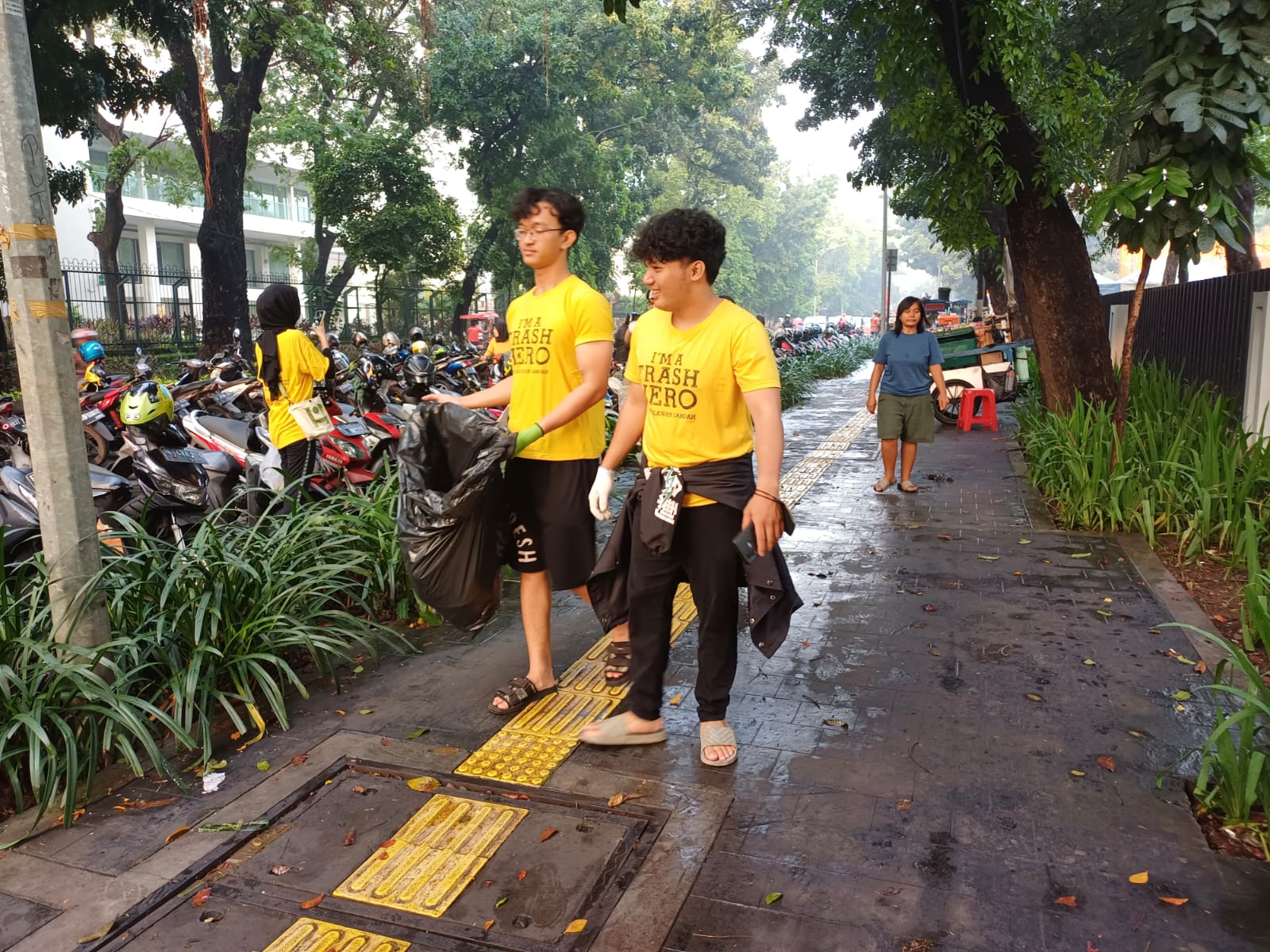 Galeri aktivitas Clean up Trash Hero Jakarta ke-129 ke-2