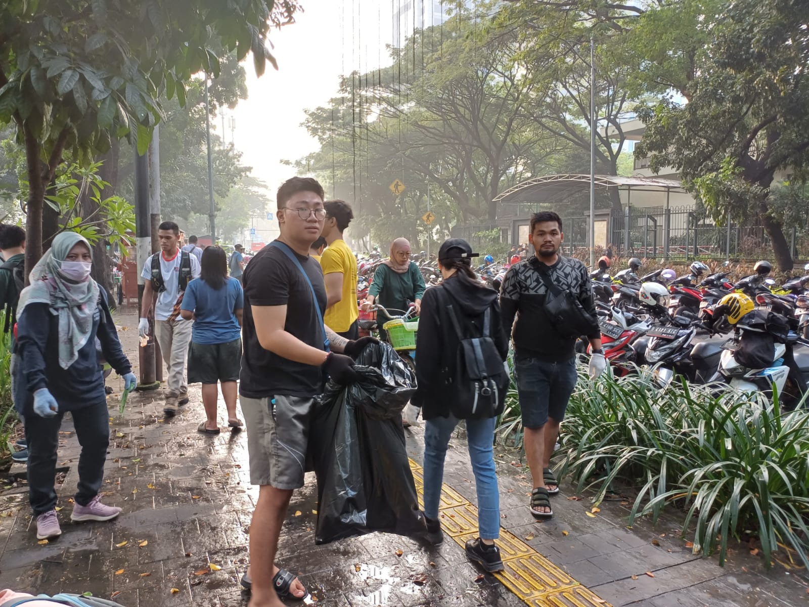 Galeri aktivitas Clean up Trash Hero Jakarta ke-129 ke-3