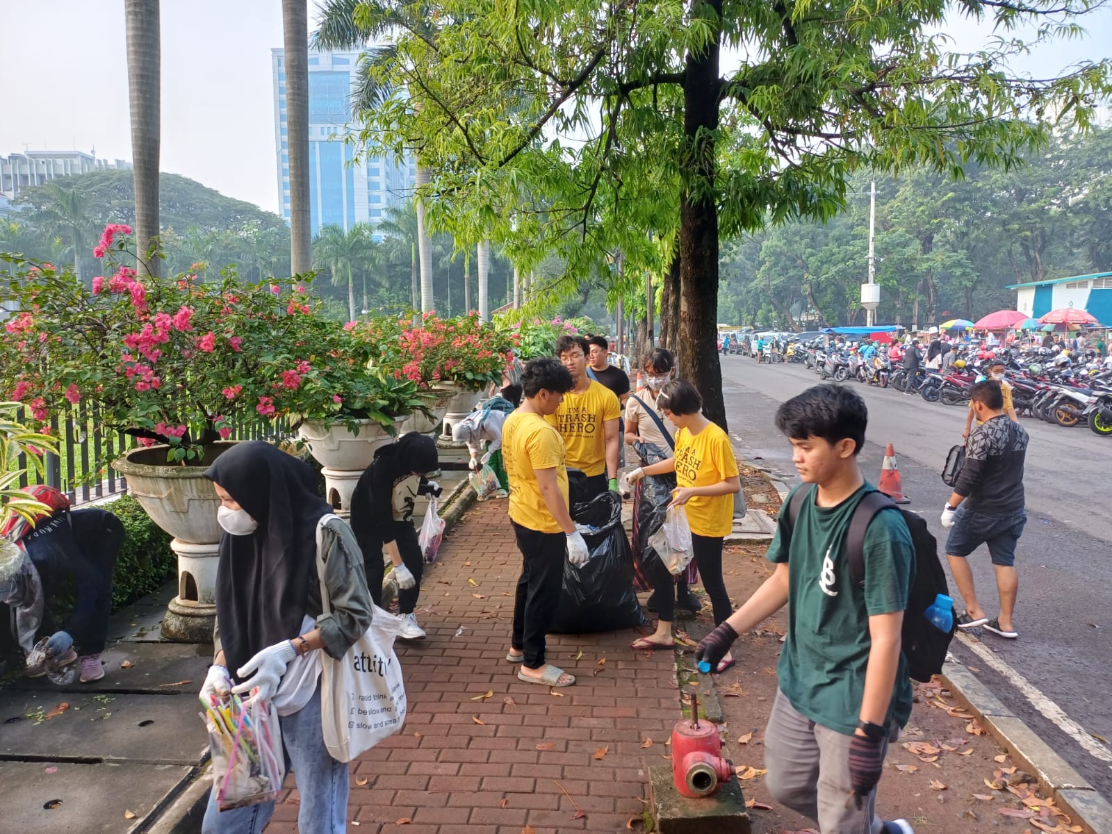 Galeri aktivitas Clean up Trash Hero Jakarta ke-129 ke-4