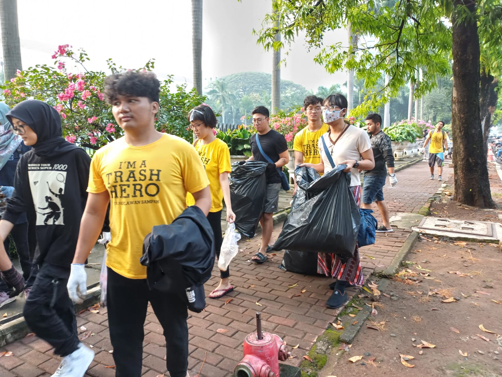 Galeri aktivitas Clean up Trash Hero Jakarta ke-129 ke-5