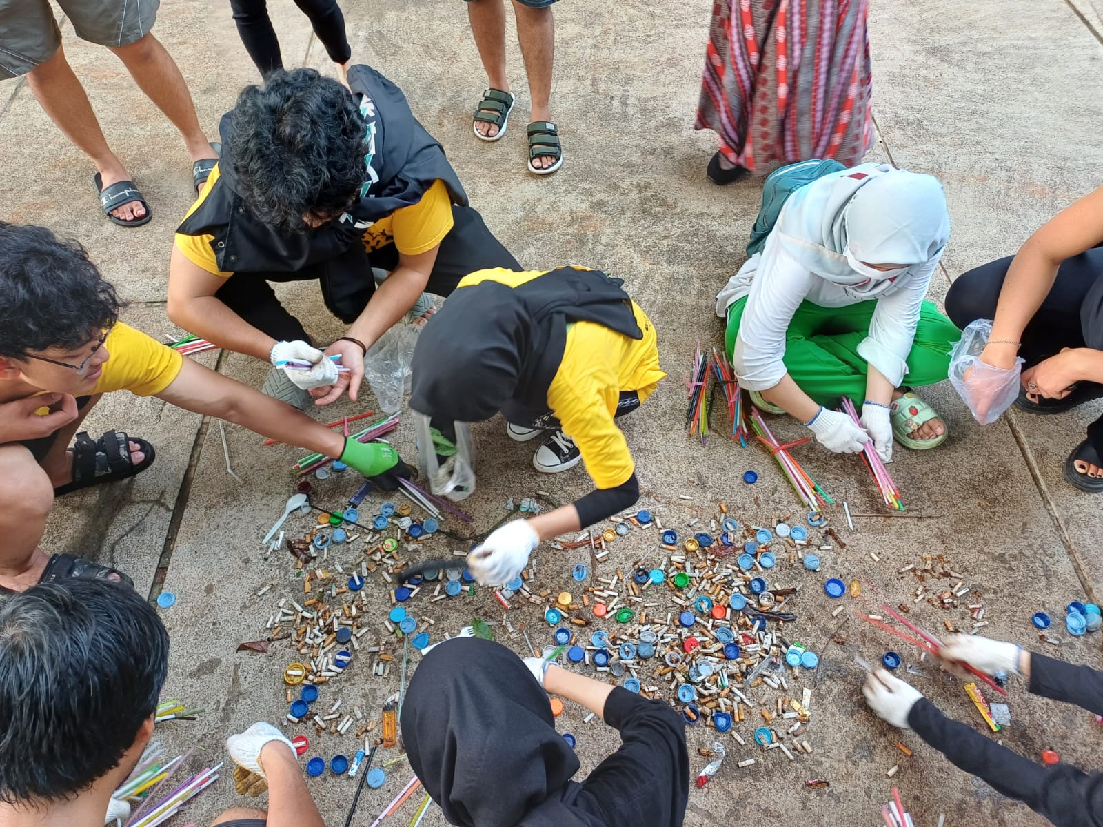 Galeri aktivitas Clean up Trash Hero Jakarta ke-129 ke-6