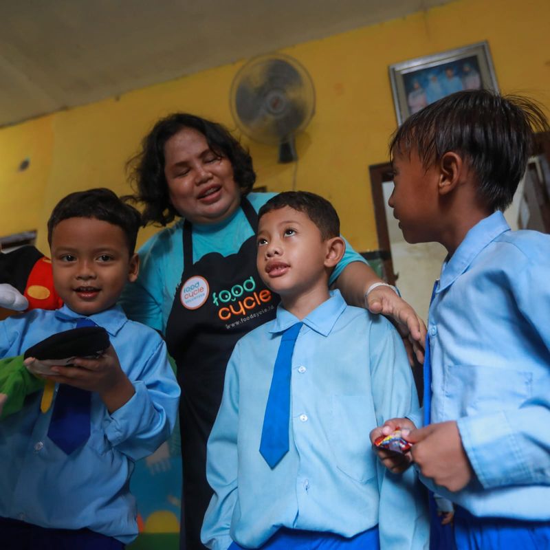 Galeri aktivitas Masak dan berbagi 3000 meal-box untuk 7 yayasan ke-2