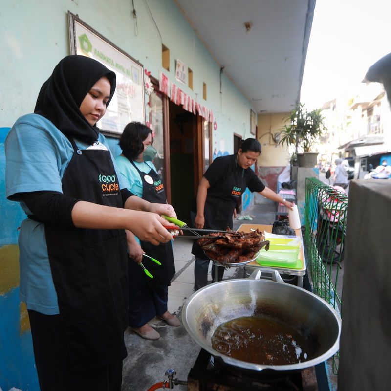 Galeri aktivitas Masak dan berbagi 3000 meal-box untuk 7 yayasan ke-3