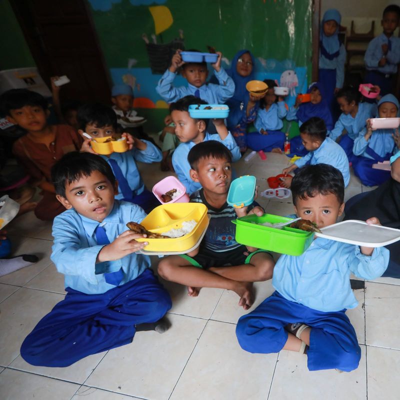 Galeri aktivitas Masak dan berbagi 3000 meal-box untuk 7 yayasan ke-4