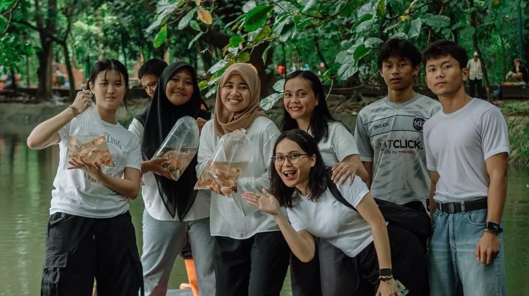 Clean up dan pelepasan di hutan kota srengseng