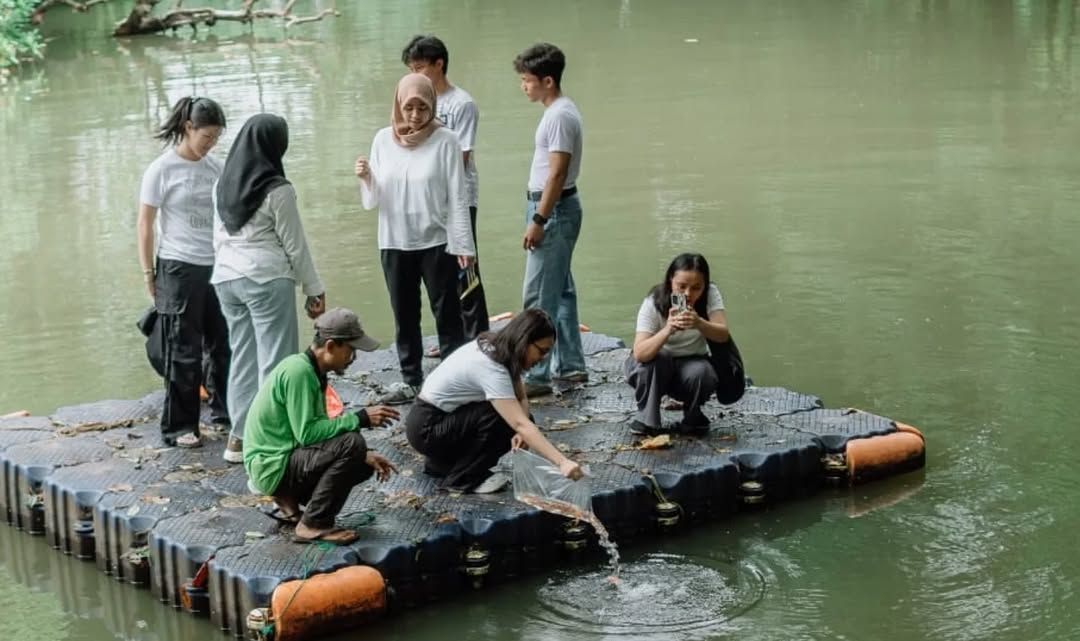 Galeri aktivitas Clean up dan pelepasan di hutan kota srengseng ke-5