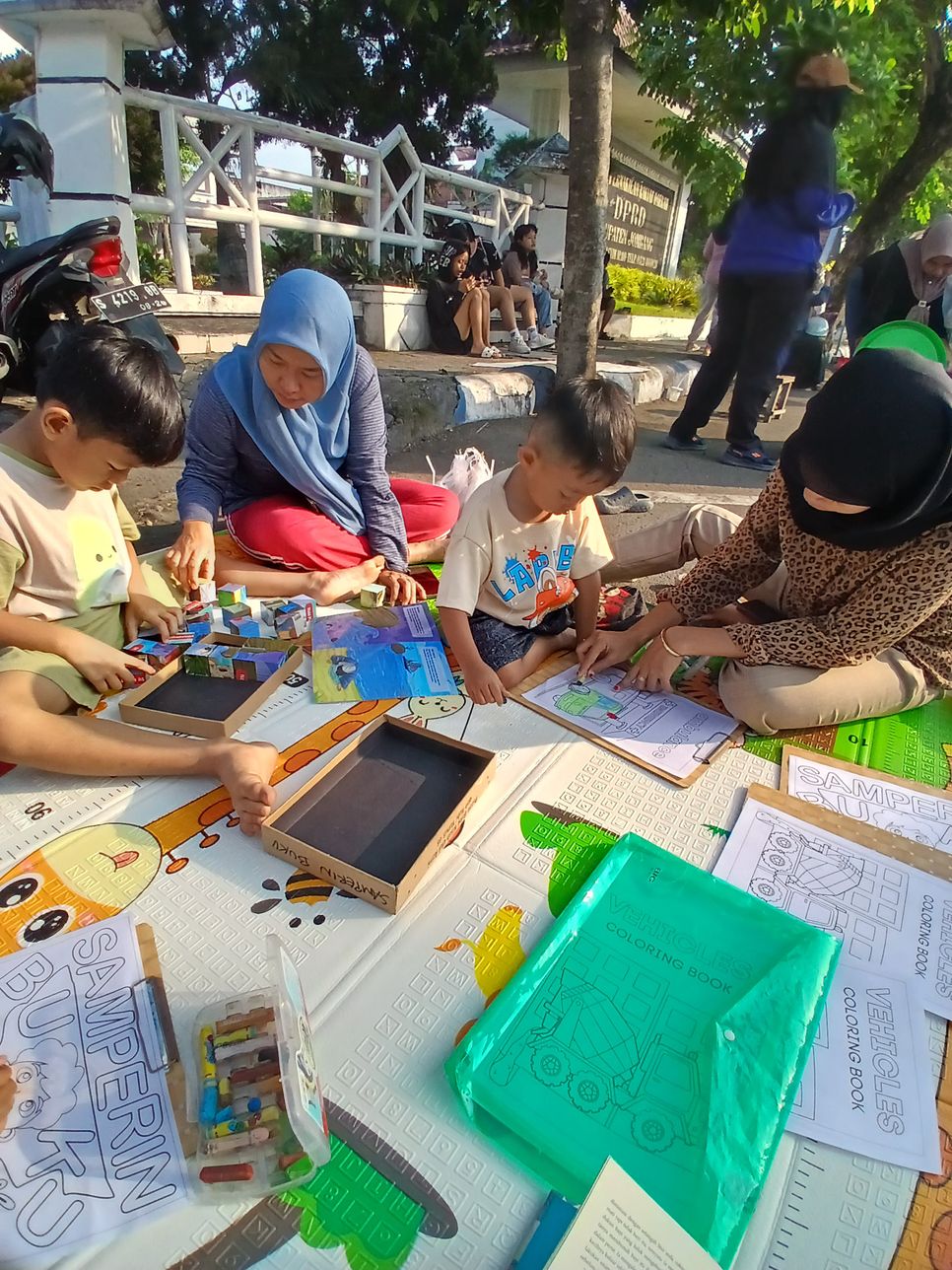 Galeri aktivitas Volunteer Samperin Pasar Rakyat ke-2