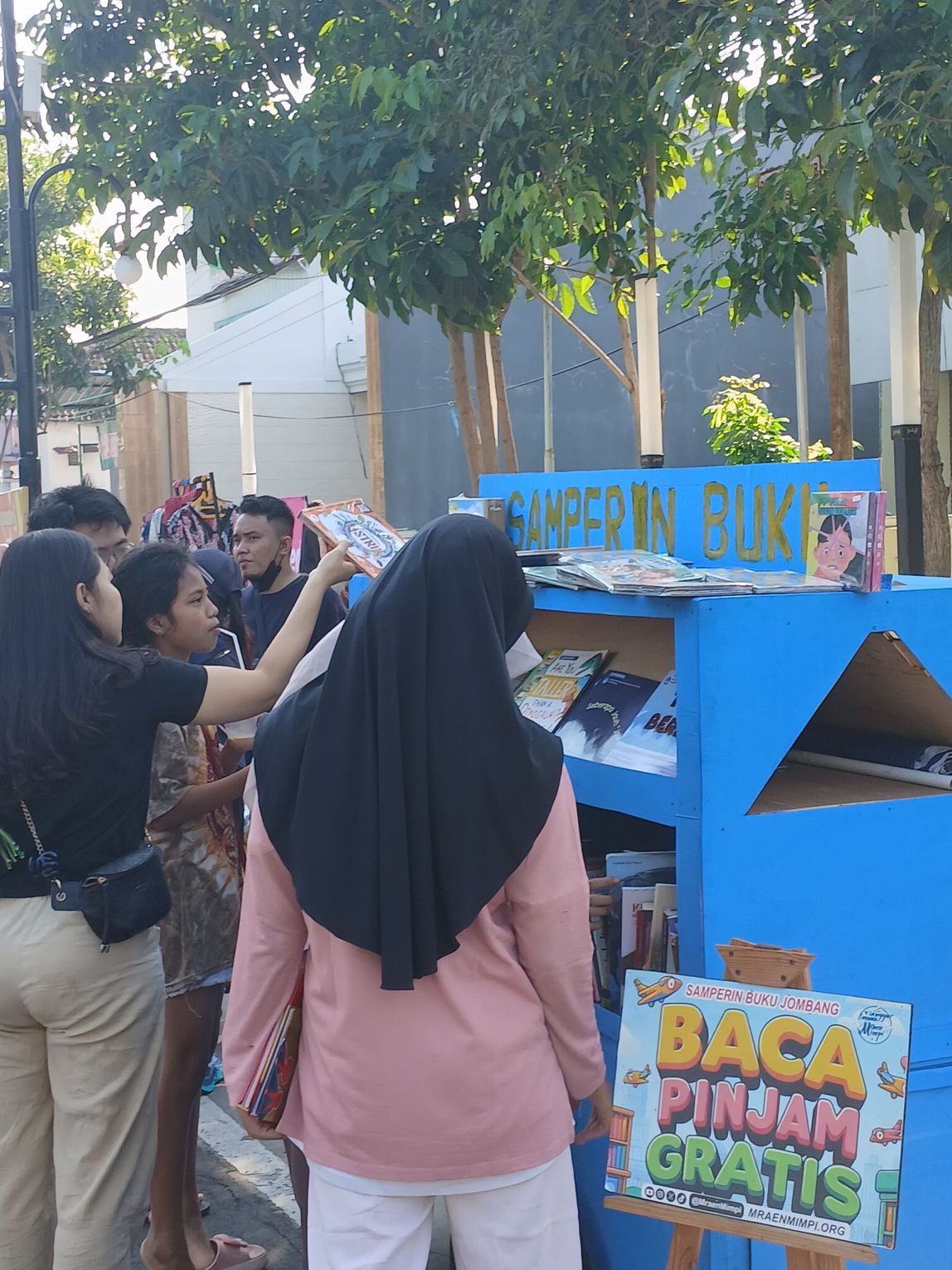 Galeri aktivitas Volunteer Samperin Pasar Rakyat ke-4