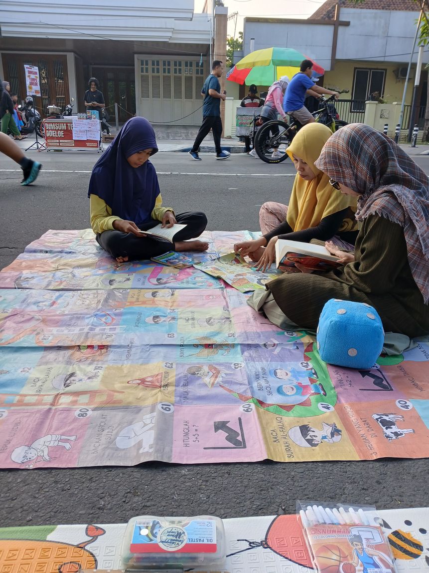 Galeri aktivitas Volunteer Samperin Pasar Rakyat ke-8