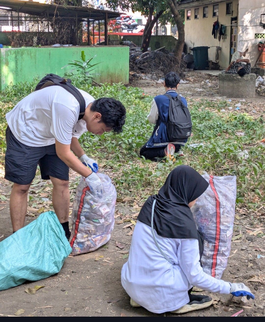Galeri aktivitas Clean up diHutan Kota Bekasi ke-2