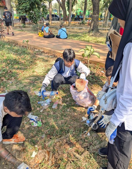 Galeri aktivitas Clean up diHutan Kota Bekasi ke-4