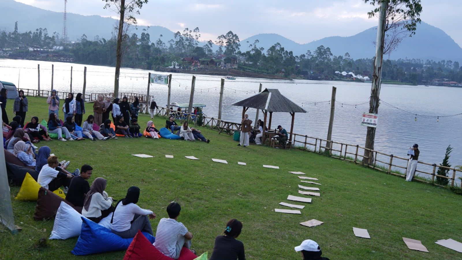 Galeri aktivitas Volunteer Camp 3: Bermain Bersama Adik Binaan ke-4