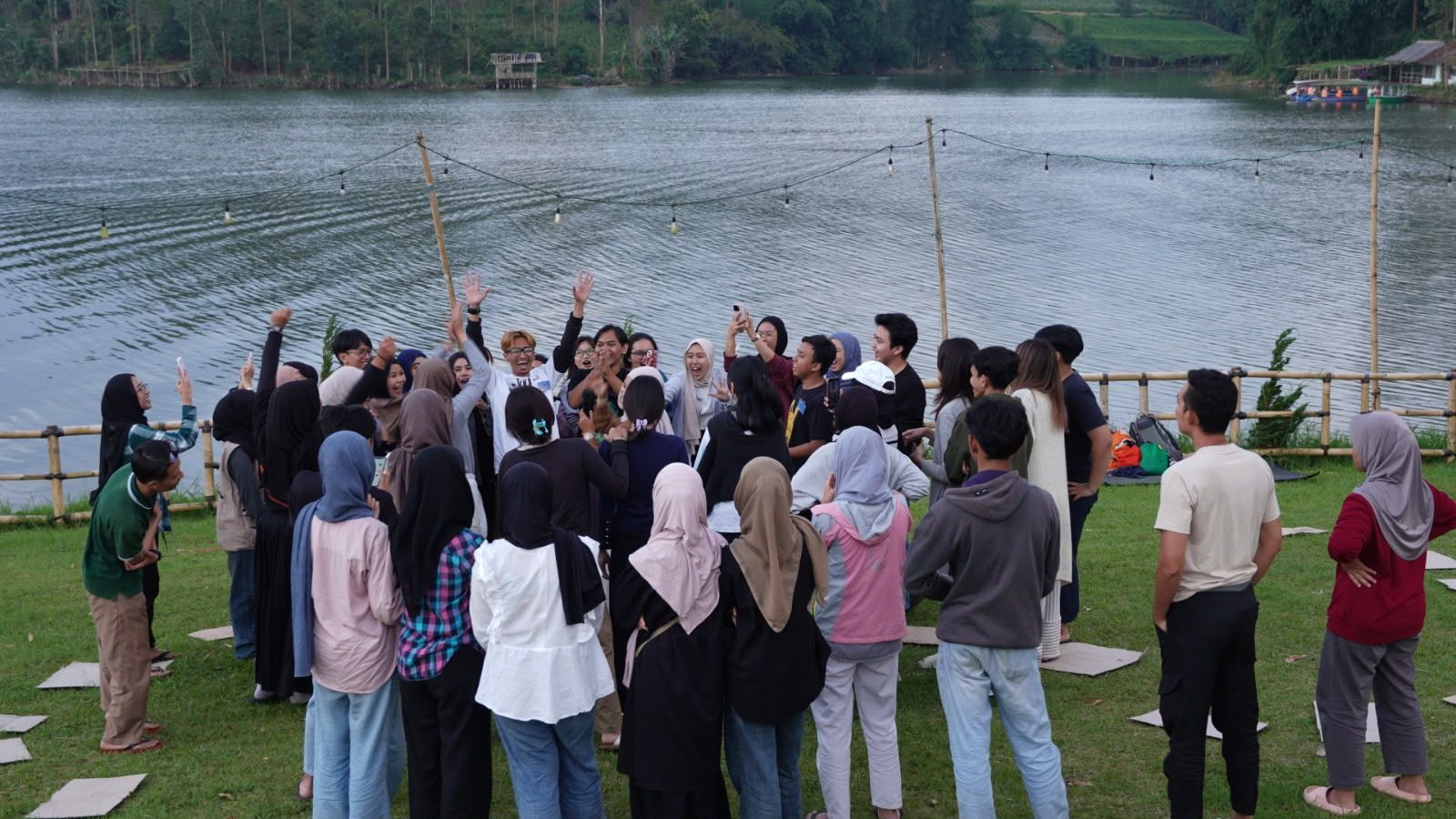 Galeri aktivitas Volunteer Camp 3: Bermain Bersama Adik Binaan ke-5