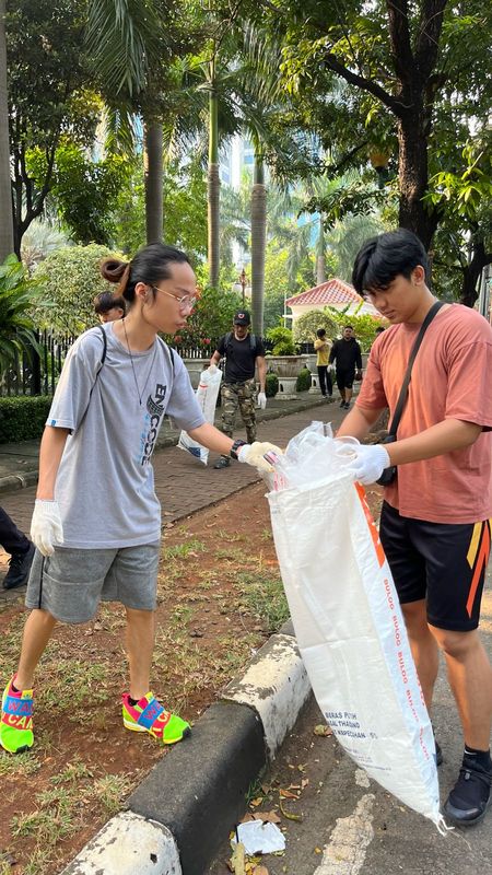 Galeri aktivitas Clean up Trash Hero Jakarta ke-241 ke-13