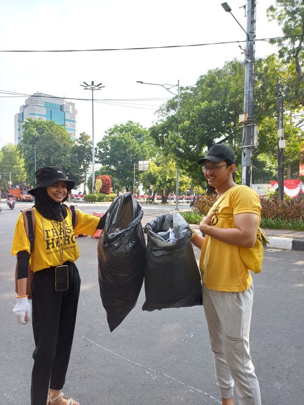 Galeri aktivitas Clean up Trash Hero Jakarta ke-241 ke-22