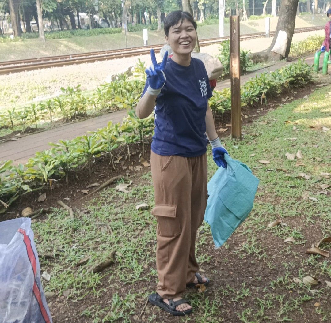 Galeri aktivitas Clean Taman Kota Bekasi ke-4