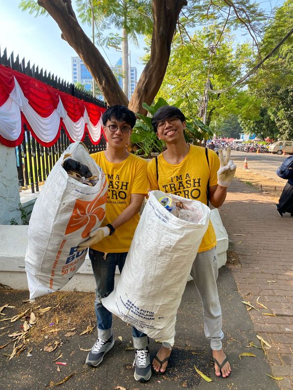 Galeri aktivitas Clean up Trash Hero Jakarta ke-242 ke-3
