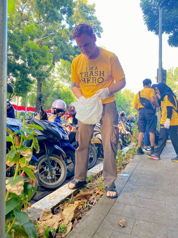 Galeri aktivitas Clean up Trash Hero Jakarta ke-242 ke-11