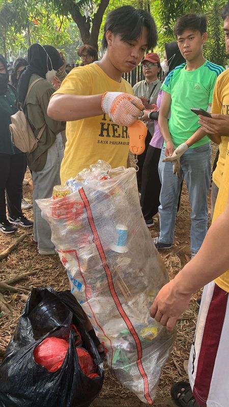 Galeri aktivitas Clean up Trash Hero Jakarta ke-242 ke-15