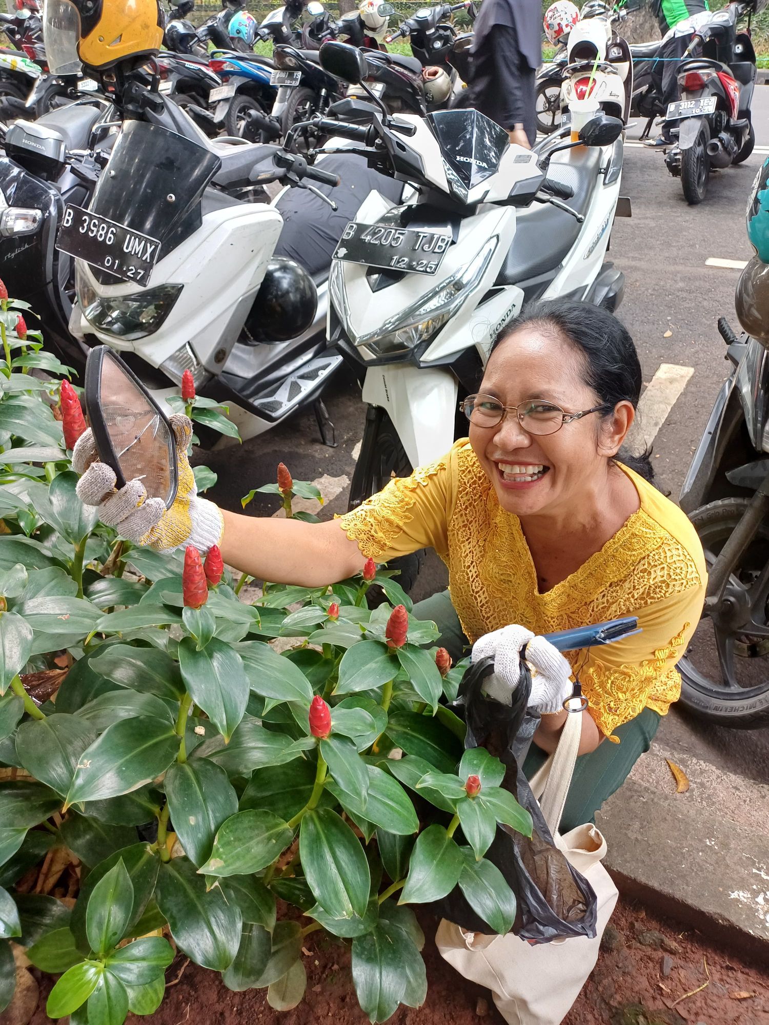 Galeri aktivitas Clean up Trash Hero Jakarta ke-242 ke-18