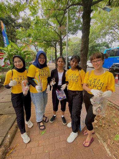 Galeri aktivitas Clean up Trash Hero Jakarta ke-242 ke-19