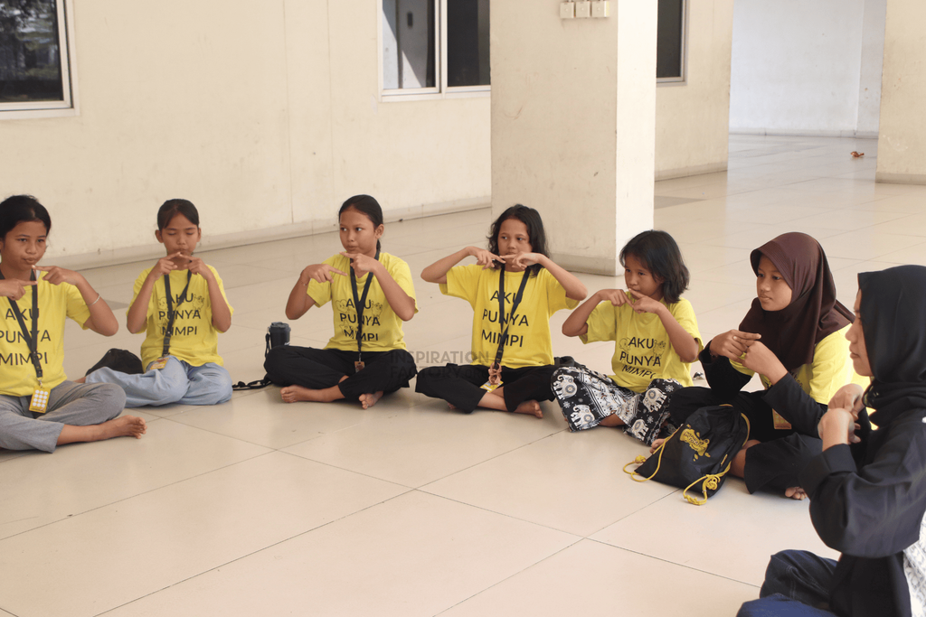 Galeri aktivitas BELAJAR MEMBANTU DAN MENERIMA BANTUAN ke-7