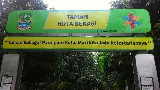 Clean up Taman Kota Bekasi