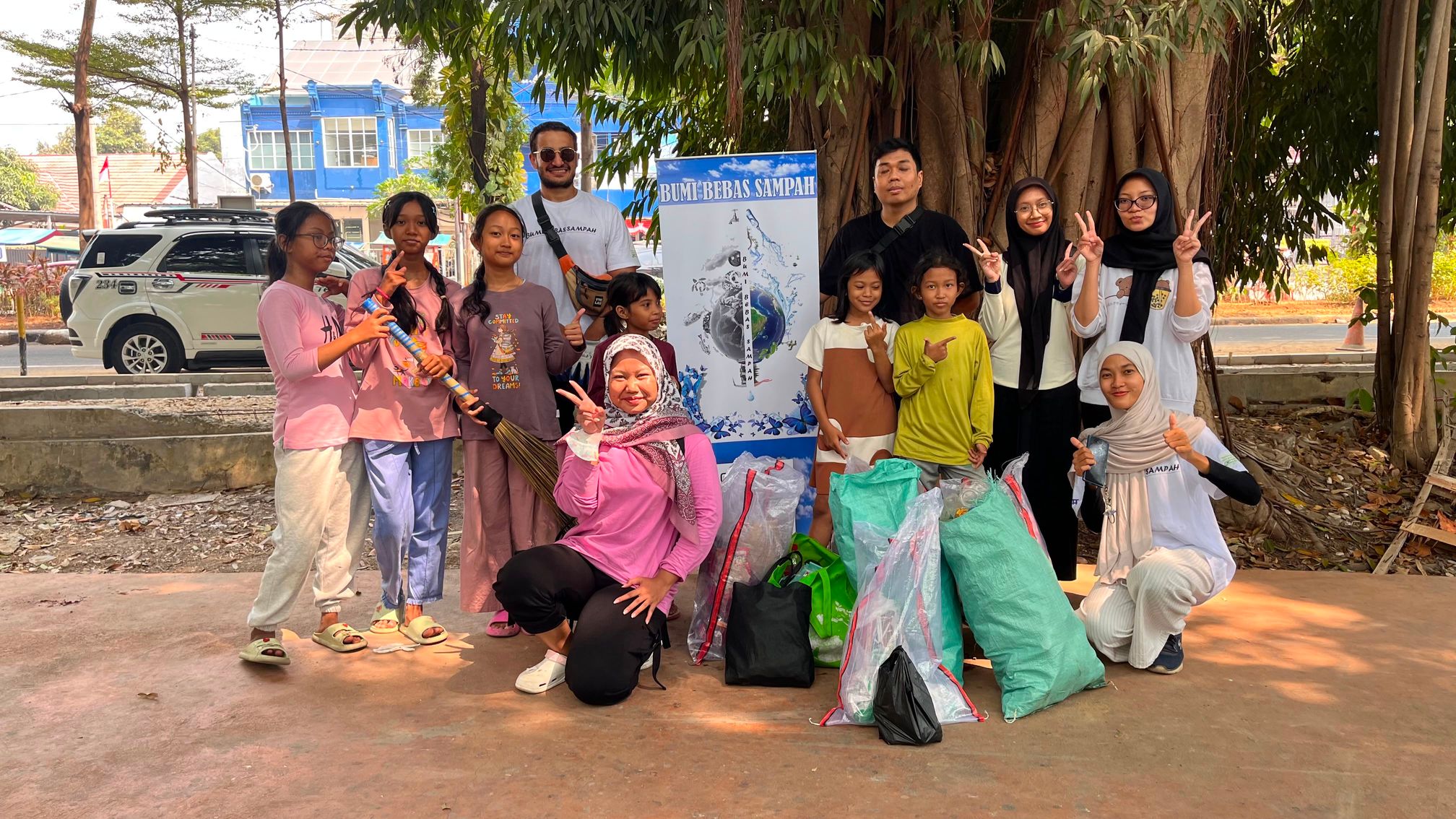 Galeri aktivitas Clean up Taman Kota Bekasi ke-2