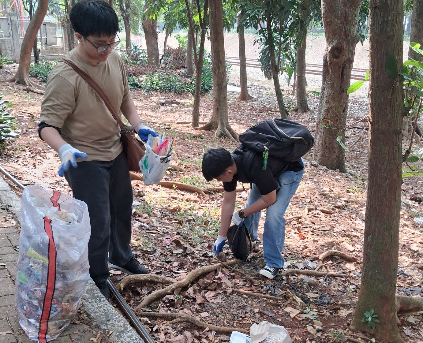 Galeri aktivitas Clean up Taman Bendi ke-4