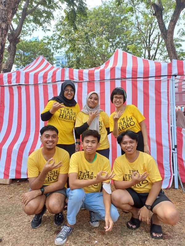 Galeri aktivitas Clean up Trash Hero Jakarta ke-243 ke-21