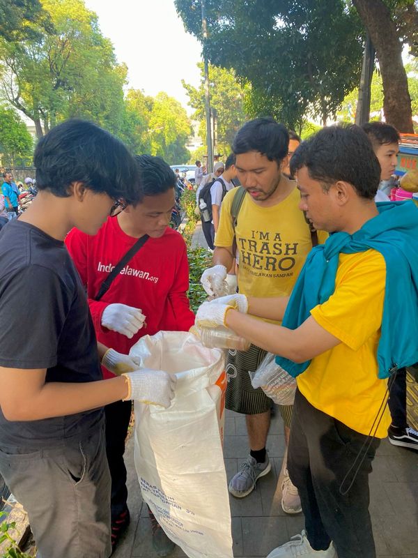 Galeri aktivitas Clean up Trash Hero Jakarta ke-245 ke-6
