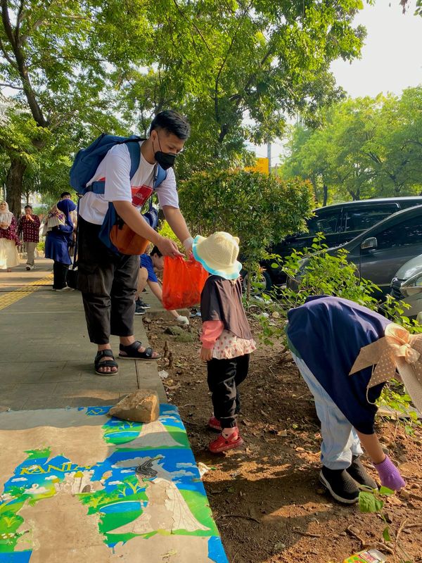 Galeri aktivitas Clean up Trash Hero Jakarta ke-245 ke-17