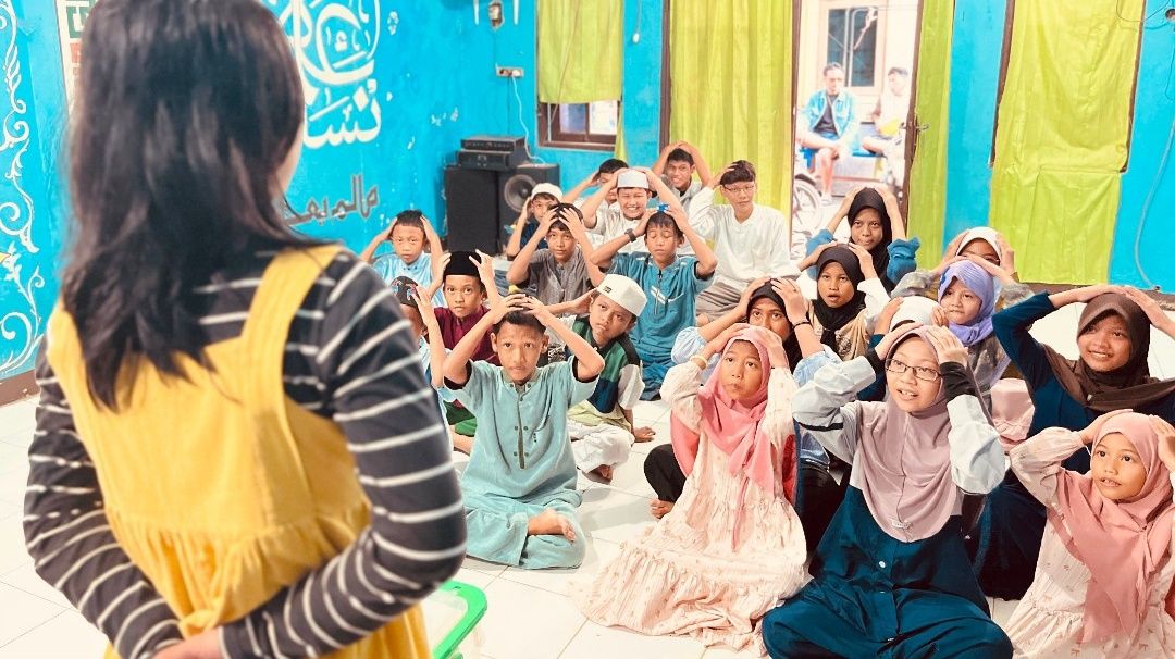 Mengajar Yatim dan Dhuafa di Rawamangun 