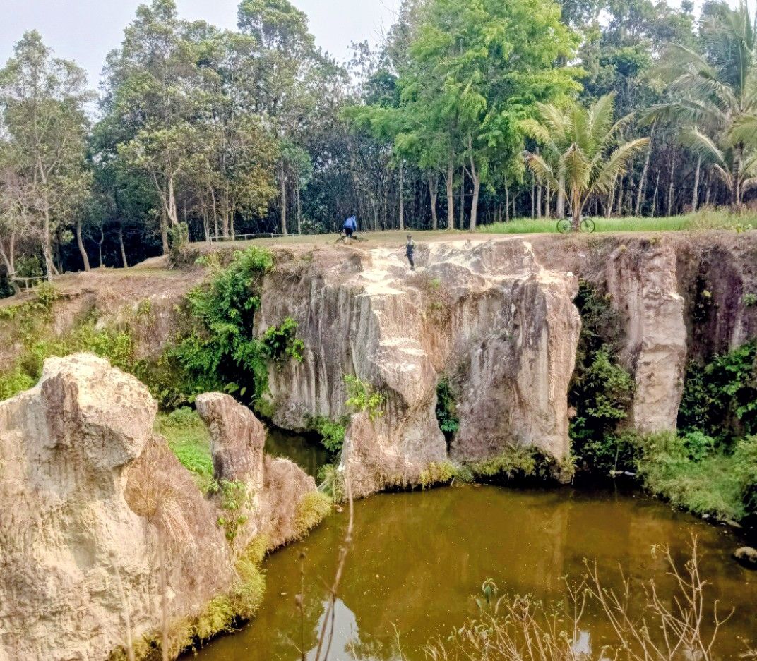 Galeri aktivitas Clean up Tebing Koja Godzilla ke-2