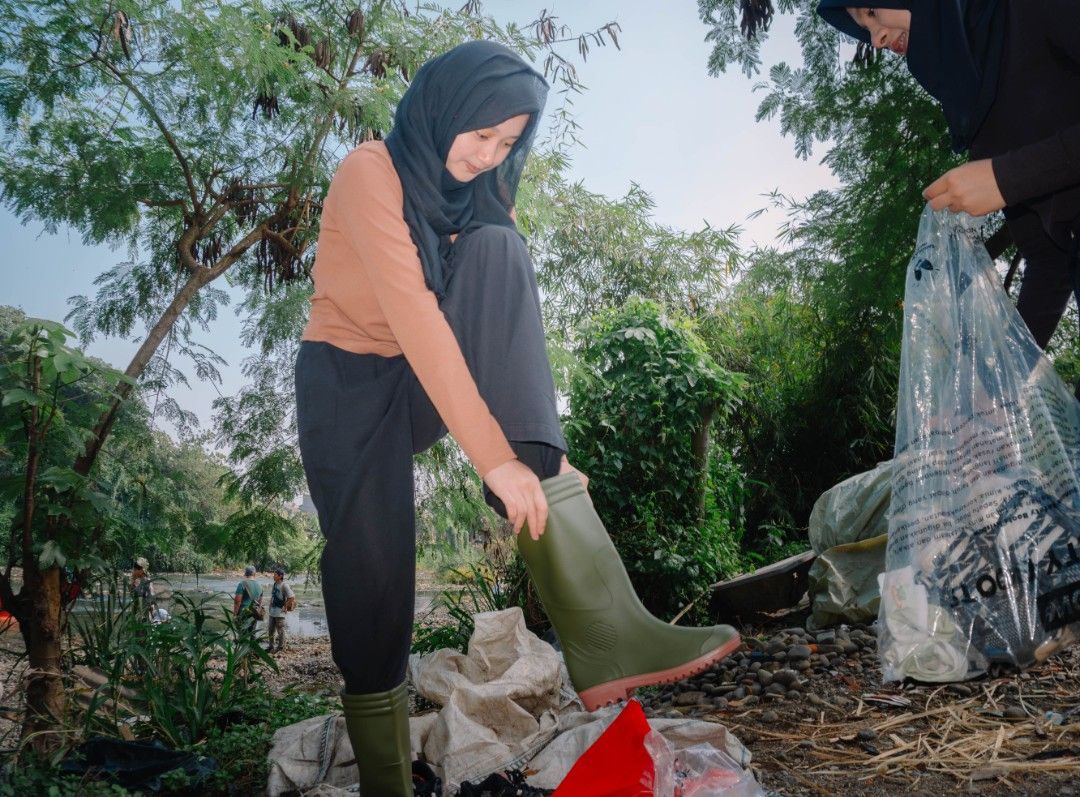 Galeri aktivitas Clean up Sungai Ciliwung ke-5