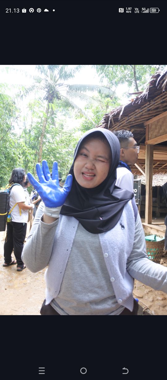 Galeri aktivitas Clean Up Taman Kota Bekasi ke-4