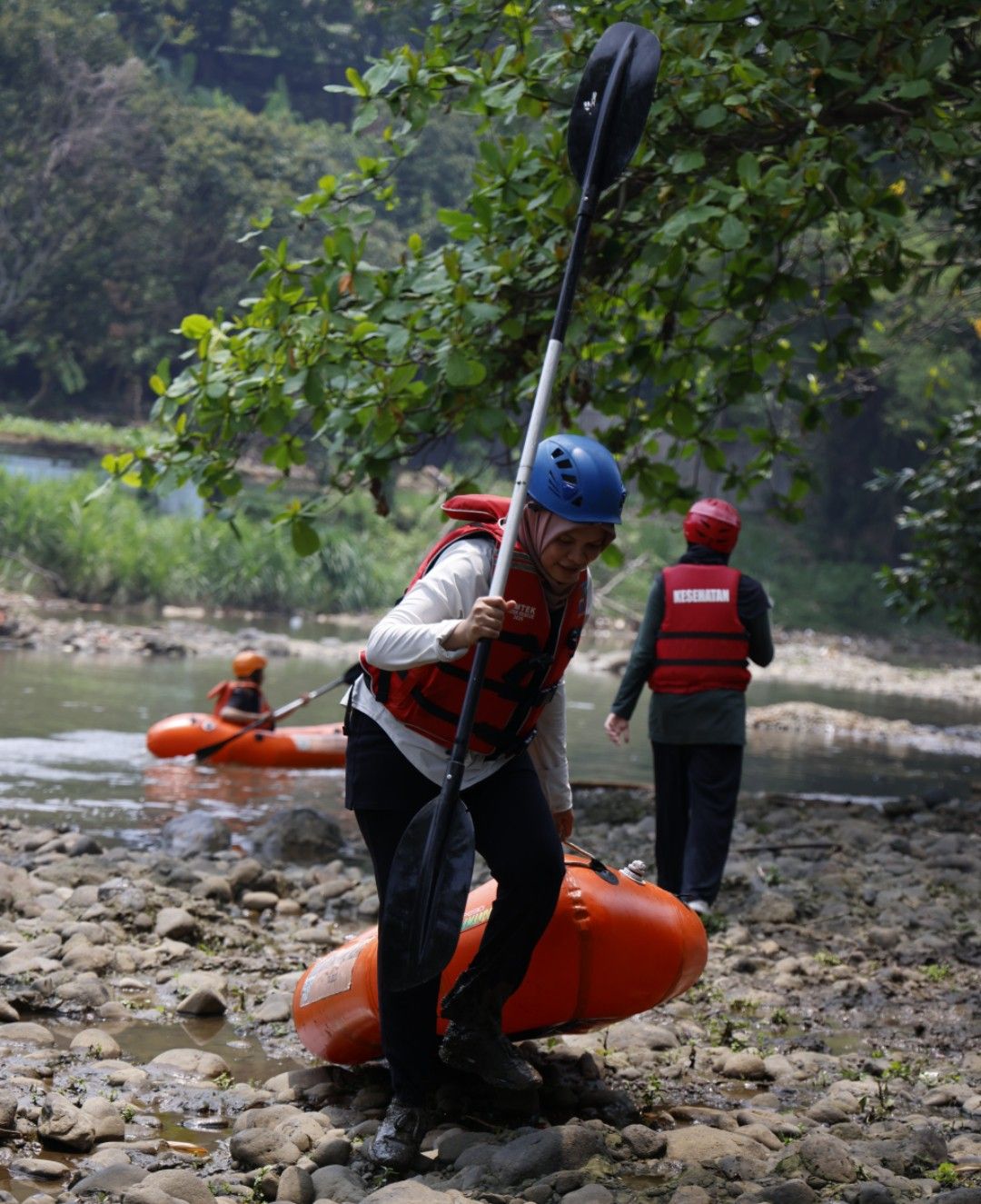 Galeri aktivitas Clean up di sungai Ciliwung ke-3