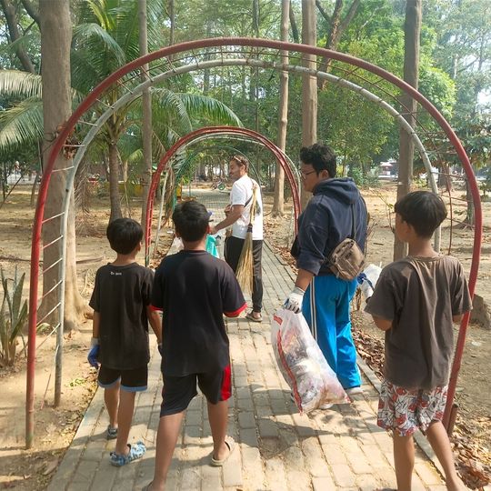 Galeri aktivitas Clean Trip Ragunan ke-4