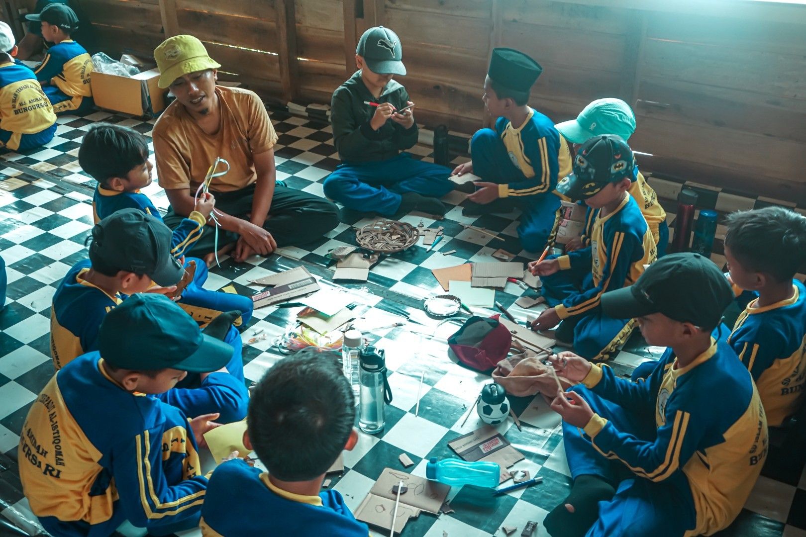 Galeri aktivitas Rancang dan Temani Anak-Anak "Minggu Ulin"  ke-2